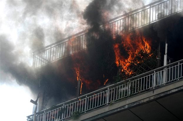 Ανήλικα κινδύνευσαν να καούν από φωτιά στην Καλαμάτα – Τους είχε κοπεί το ρεύμα και άναψαν κεριά!
